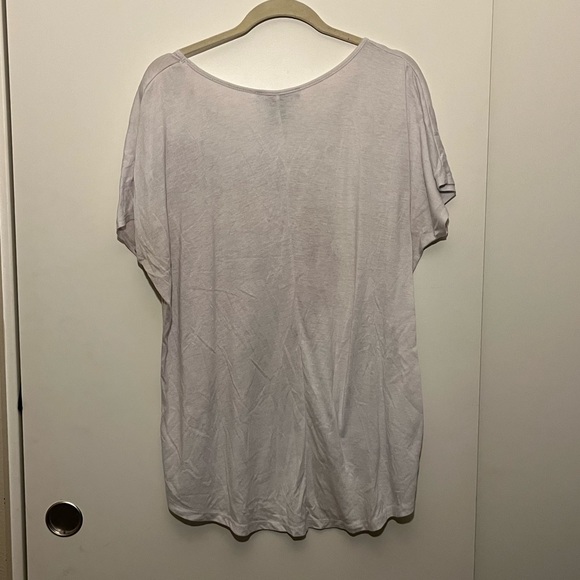 White Ashley Stewart Short Sleeve Top with Orange & Red Flower, Size 18/20 - Picture 5 of 5